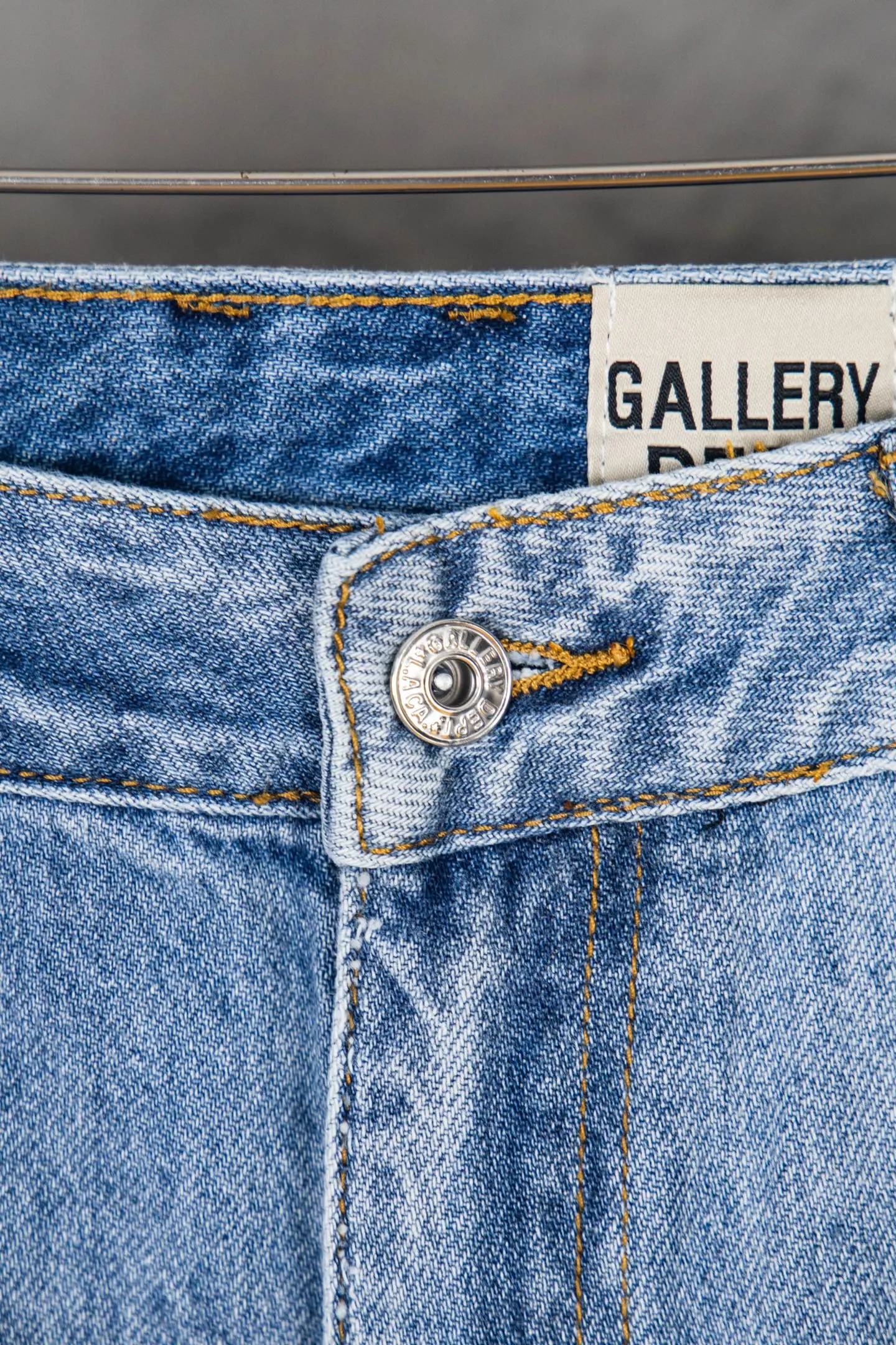 Style number: M396 P230 GALLERY DEPT. Classic embroidered splash-ink washed jeans Size number: 28 30 32 34 36